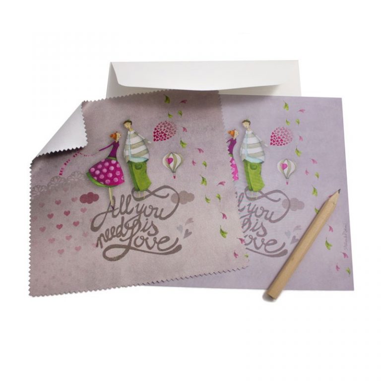 CARTE ET MICROFIBRE ILLUSTREE ALL YOU NEED IS LOVE